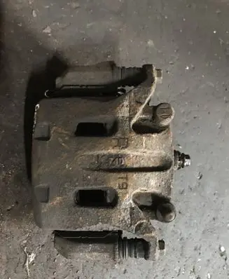 Nissan Pathfinder R51 Front brake caliper