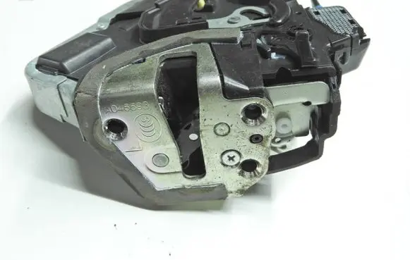 Toyota Urban Cruiser (XP110) Rear door lock 9L0114