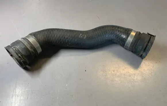 BMW 5 E39 Engine coolant pipe/hose 2248865