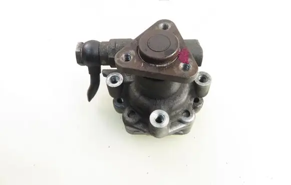 Volkswagen PASSAT B5.5 Power steering pump 8D0145177Q