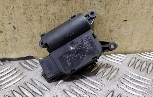 Volkswagen Polo V 6R Air flap motor/actuator 0132801357