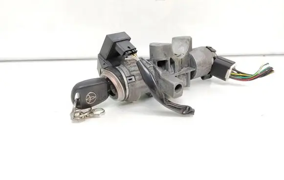 Toyota Avensis T250 Ignition lock 450200504