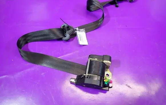 Skoda Fabia Mk1 (6Y) Front seatbelt