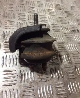 Engine mount bracket