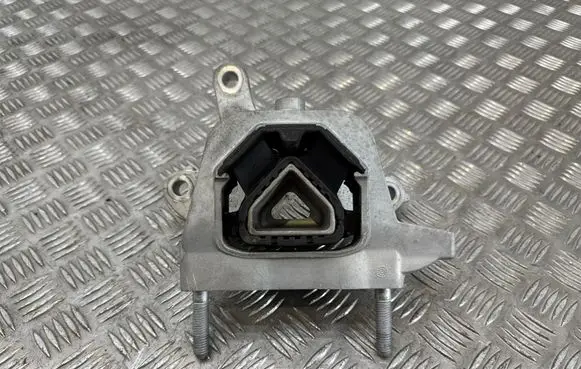 Opel Mokka X Engine mount bracket 9826551380
