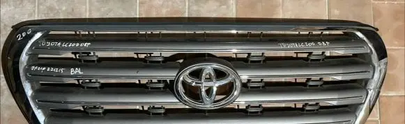 Toyota Land Cruiser (J200) Front grill 5311460050 5310160580 5310160490