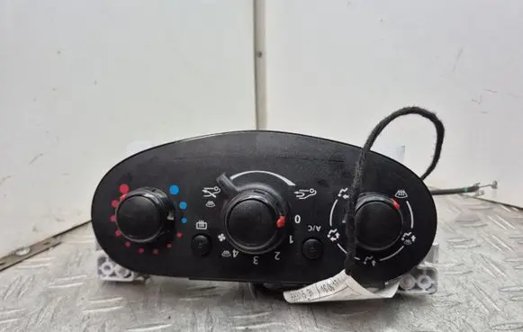 Dacia Sandero Climate control unit A42303400 5P3741700 5P3741300
