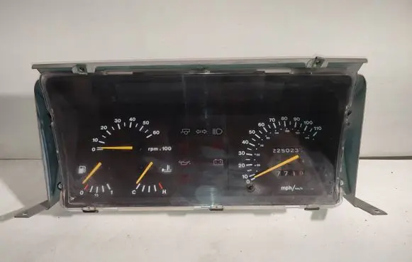 Land Rover Discovery Speedometer (instrument cluster) Lr0003001 Lr00103 Lr-0003-001