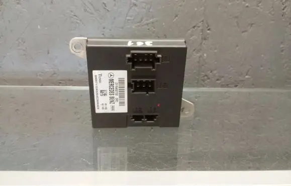 Mercedes-Benz E W211 Comfort/convenience module 2115452132