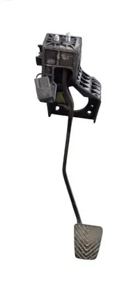 Hyundai i30 Brake pedal 328001H105