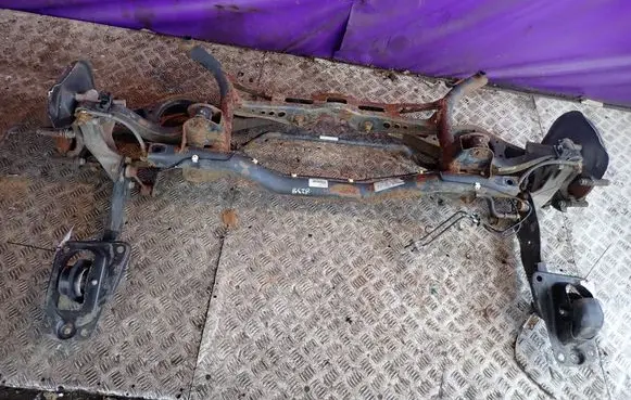 Skoda Yeti (5L) Rear axle beam 