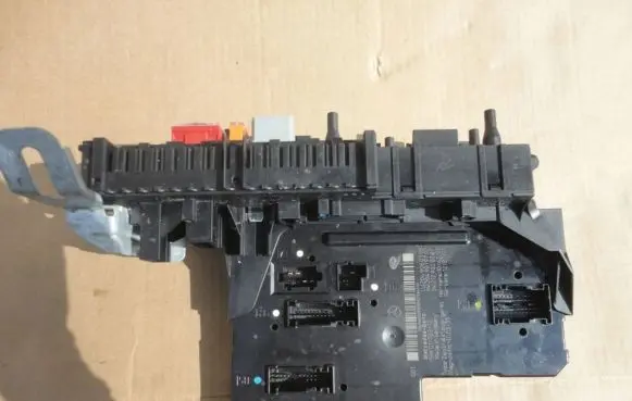 Mercedes-Benz C W204 SAM control unit A2049060305 2049060305