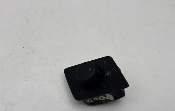 Wing mirror switch