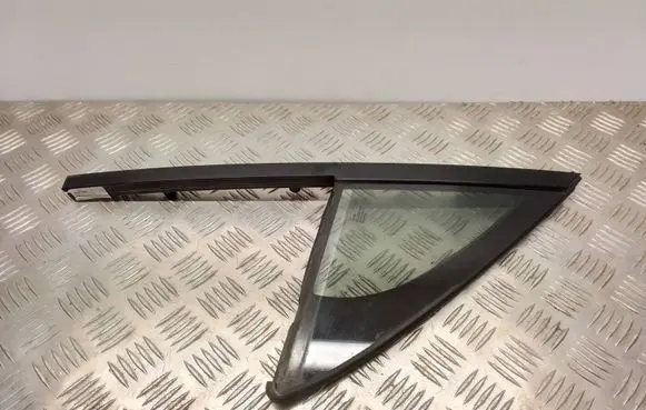 Volkswagen Touareg II Front door vent window glass four-door 7P5845114E 7P0845114 7P6845114