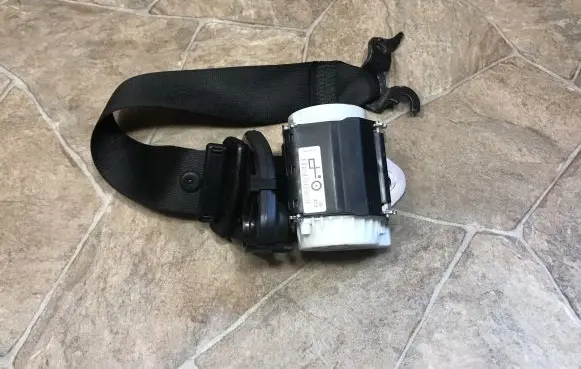 BMW Z4 E89 Front seatbelt 34064703