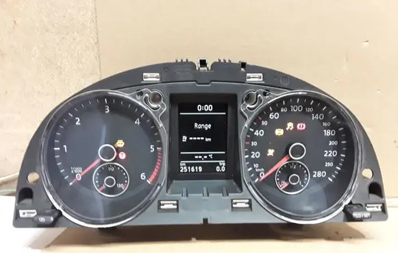 Volkswagen PASSAT CC Speedometer (instrument cluster) 3C8920870A