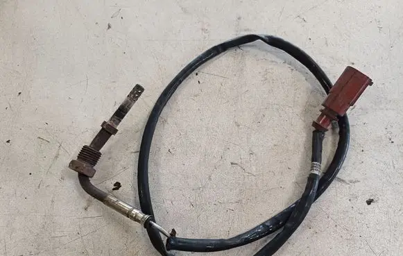 Volkswagen Touran II Exhaust gas temperature sensor 03L906088DH