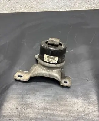Volvo XC60 Engine mount bracket 8G9N6F012BB 2004F025