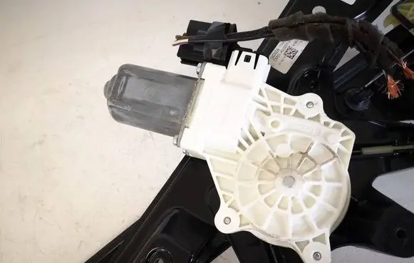 Ford Focus Front door window regulator motor A65066113