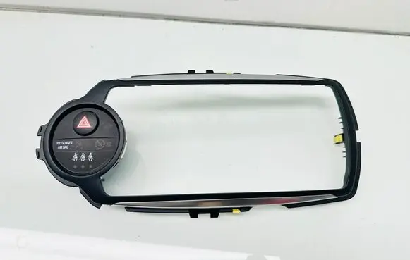 Toyota Yaris Radio/GPS head unit trim 864510D030 0D030