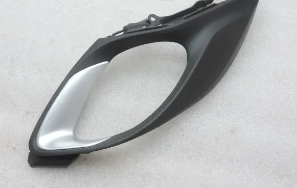 Toyota Yaris XP210 Front door interior handle 67656K0050