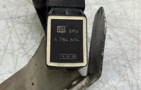 Headlight/headlamp level sensor