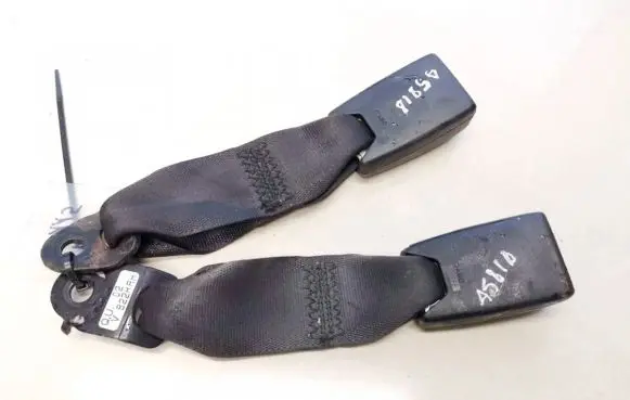 Middle seatbelt buckle (rear)