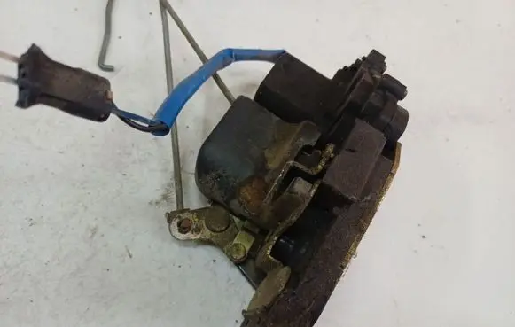 KIA Sorento Rear door lock 