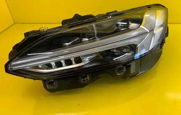 Volvo S90, V90 Headlight/headlamp 31656809