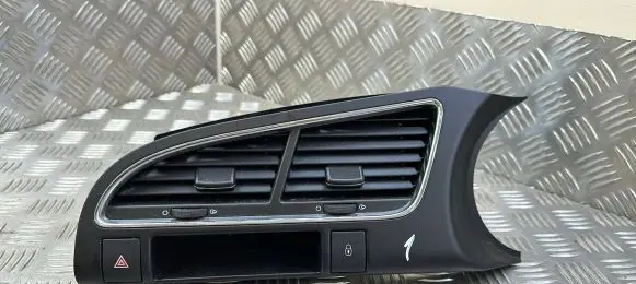 Peugeot 3008 I Dash center air vent grill 63196035 9688612577