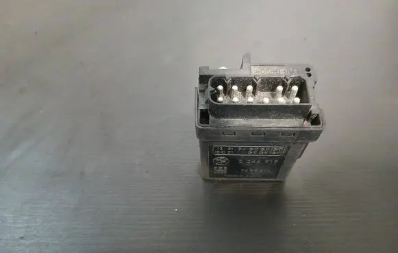 BMW 5 E39 Glow plug pre-heat relay 2246919