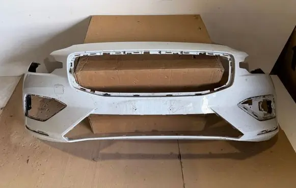Volvo V60 Front bumper 31690589