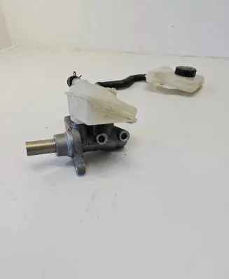 Brake fluid reservoir