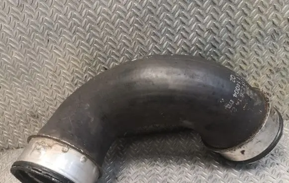 Mercedes-Benz C W203 Intercooler hose/pipe 2035281482