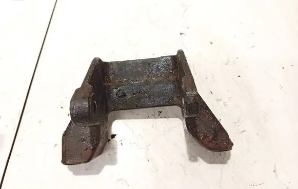 Engine mounting bracket