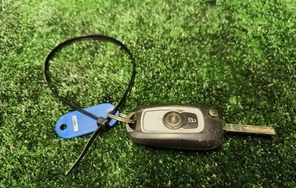 Opel Astra K Ignition key/card 