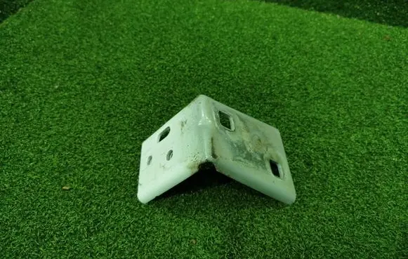 Fender mounting bracket