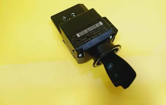 Mercedes-Benz C W203 Ignition lock 2035450308