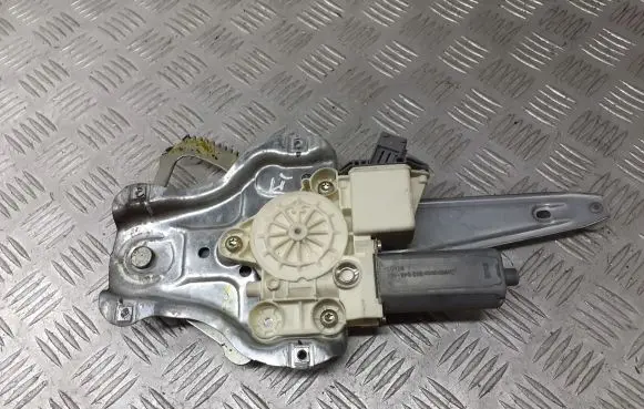 Toyota Avensis T250 Front door electric window regulator 0130822032