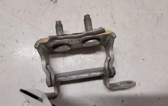 Volvo V50 Tailgate/trunk/boot hinge