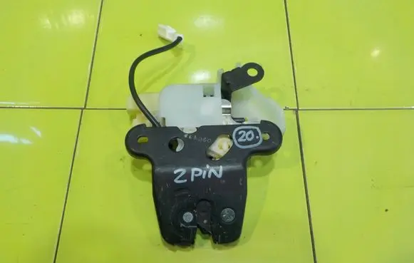 Honda Insight Tailgate exterior lock RP5