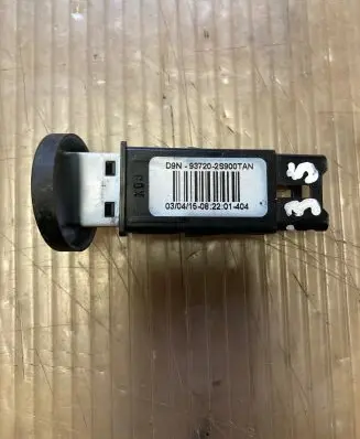 Hyundai ix35 Windscreen/window heater switch 937202S900TAN