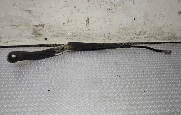 Mitsubishi Grandis Front wiper blade arm