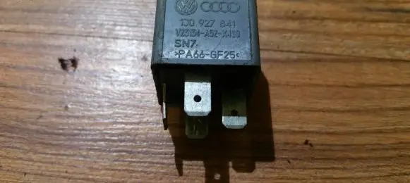 Audi A3 S3 8L Other relay 1J0927841 V23134-A52-X400