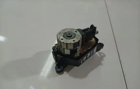 Renault Laguna I Air flap motor/actuator 9094802545