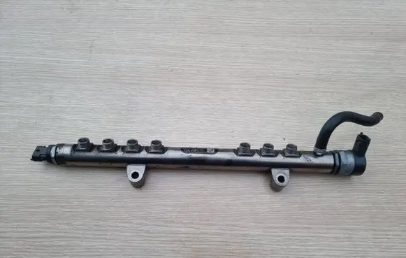 Volvo V60 Fuel main line pipe 30777759