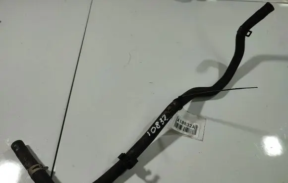 Engine coolant pipe/hose