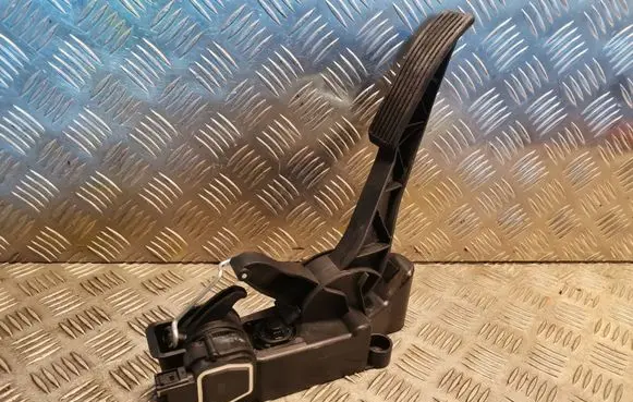 Mercedes-Benz A W169 Accelerator throttle pedal 1693000204