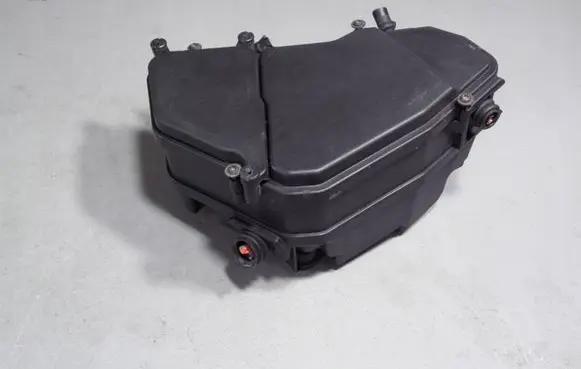 Volkswagen Touareg I Fuse box cover 7L0937576B