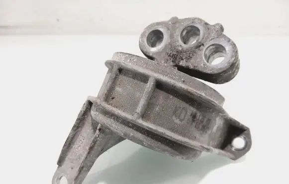 Opel Zafira B Engine mount bracket 13125637